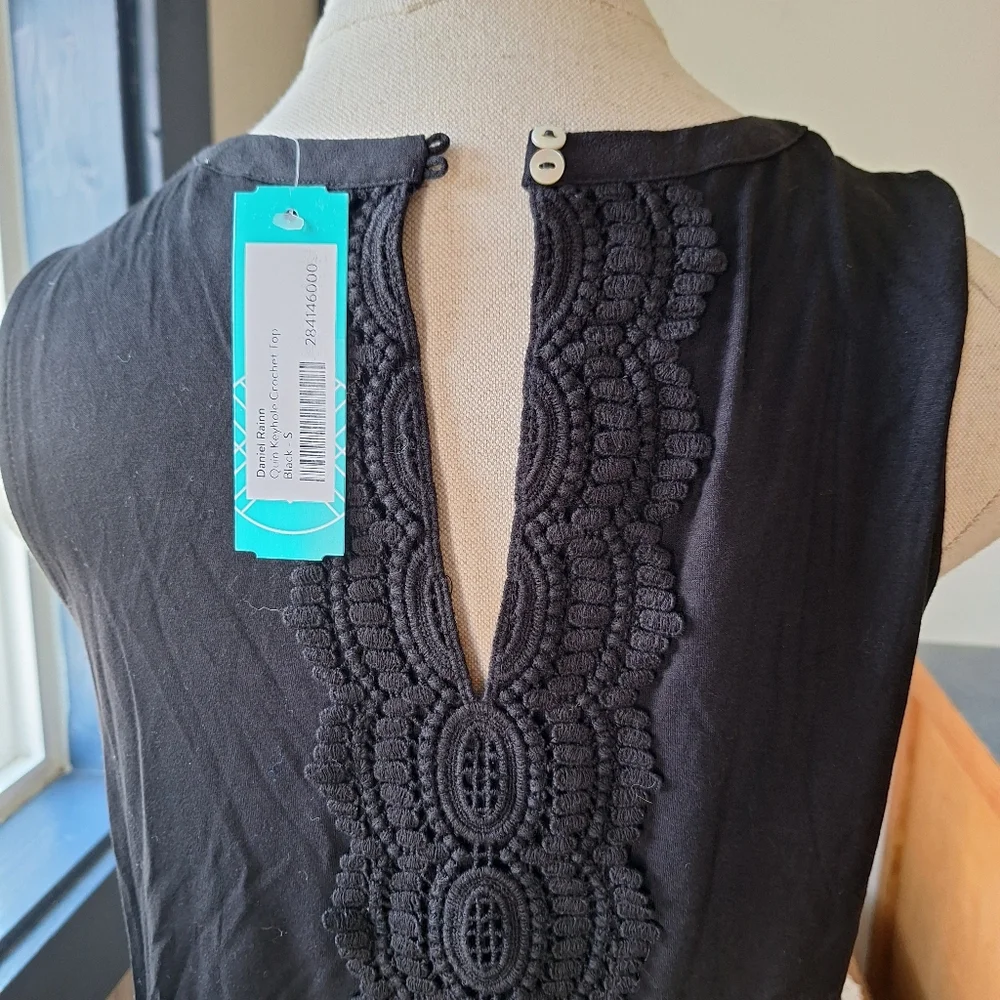 Daniel Rainn "Quin Keyhole Crochet Top", Size Small, Style#RPD15302RY3, NWT - Picture 6 of 14